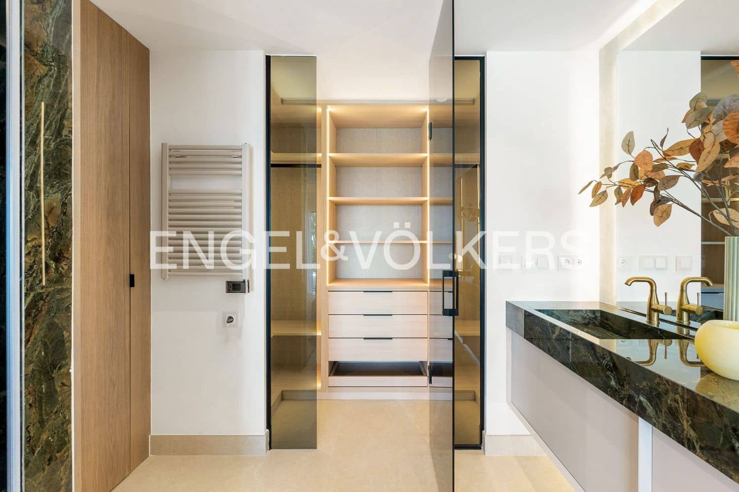 3 quarto Apartamento para venda em Estepona com piscina garagem - 1 995 000 € (Ref: 9733521)