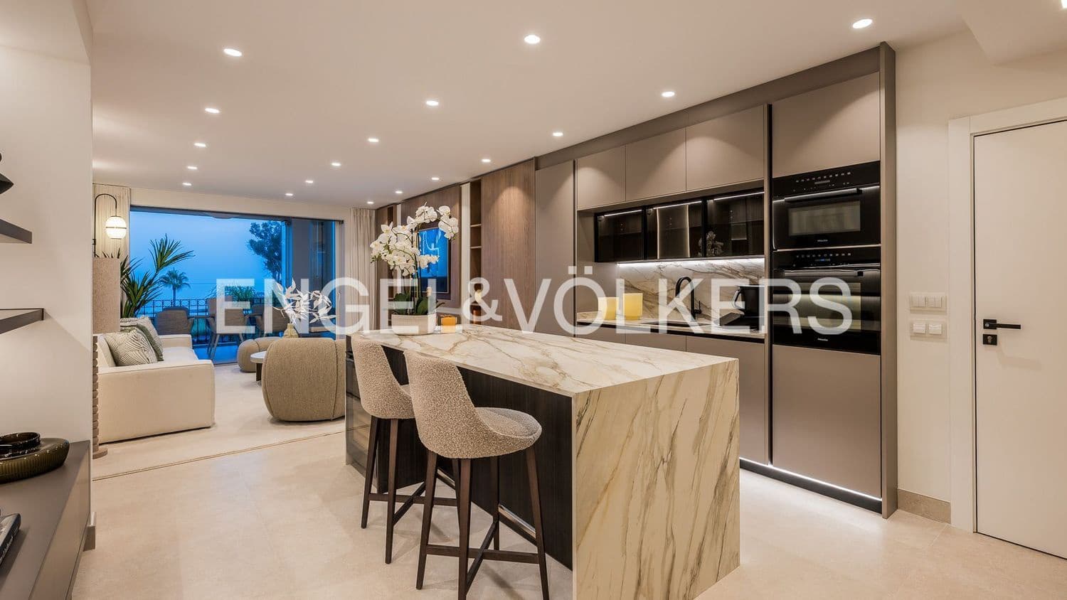 3 quarto Apartamento para venda em Estepona com piscina garagem - 1 995 000 € (Ref: 9733521)