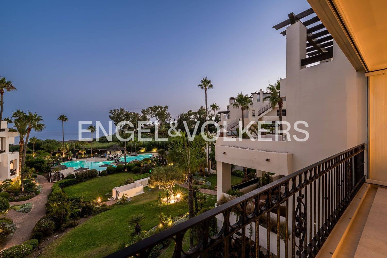 3 quarto Apartamento para venda em Estepona com piscina garagem - 1 995 000 € (Ref: 9733521)