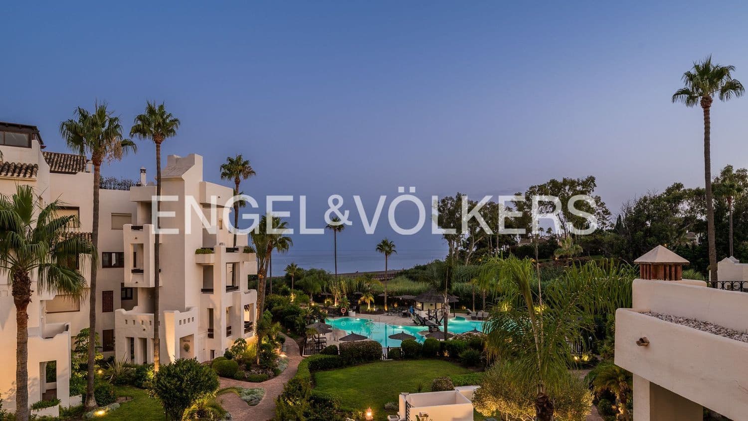 3 quarto Apartamento para venda em Estepona com piscina garagem - 1 995 000 € (Ref: 9733521)