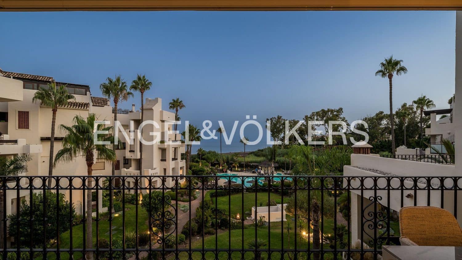 3 quarto Apartamento para venda em Estepona com piscina garagem - 1 995 000 € (Ref: 9733521)