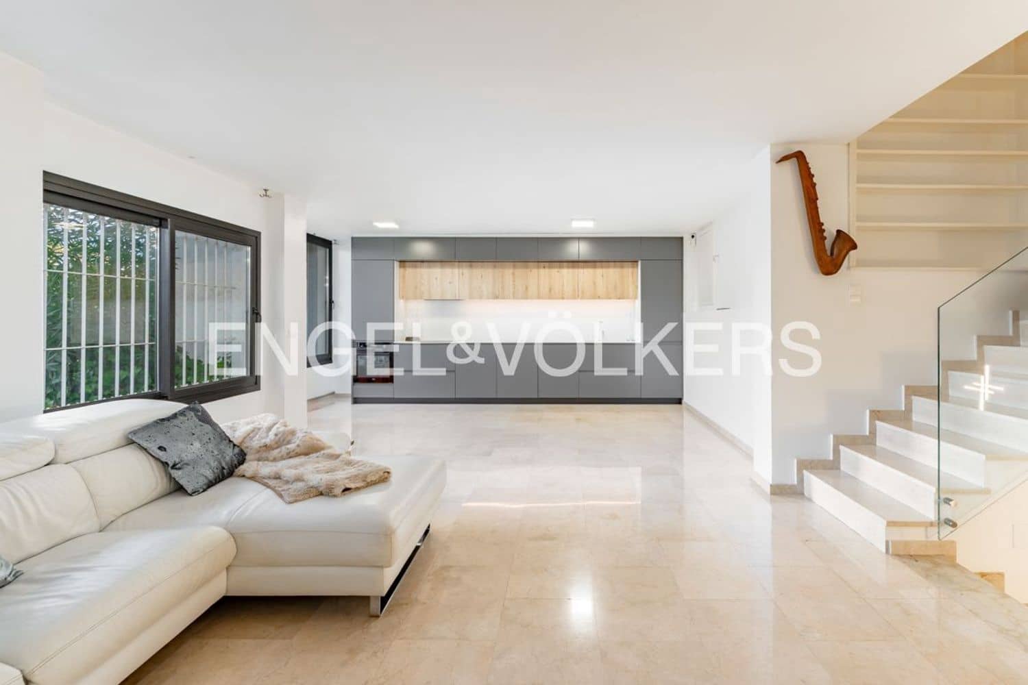 3 bedroom Apartment for sale in Estepona with pool garage - € 430,000 (Ref: 9733522)
