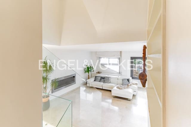 3 quarto Apartamento para venda em Puerto de Estepona, Estepona com piscina garagem - 430 000 € (Ref: 9733522)