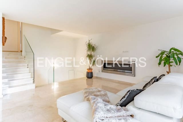 3 quarto Apartamento para venda em Puerto de Estepona, Estepona com piscina garagem - 430 000 € (Ref: 9733522)