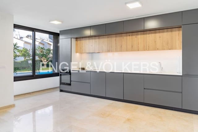 3 quarto Apartamento para venda em Puerto de Estepona, Estepona com piscina garagem - 430 000 € (Ref: 9733522)