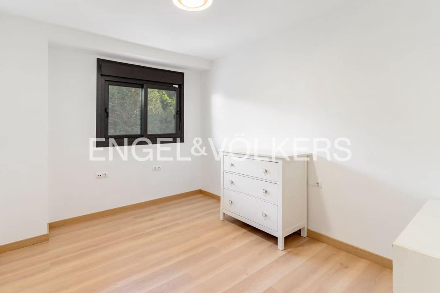 3 bedroom Apartment for sale in Estepona with pool garage - € 430,000 (Ref: 9733522)