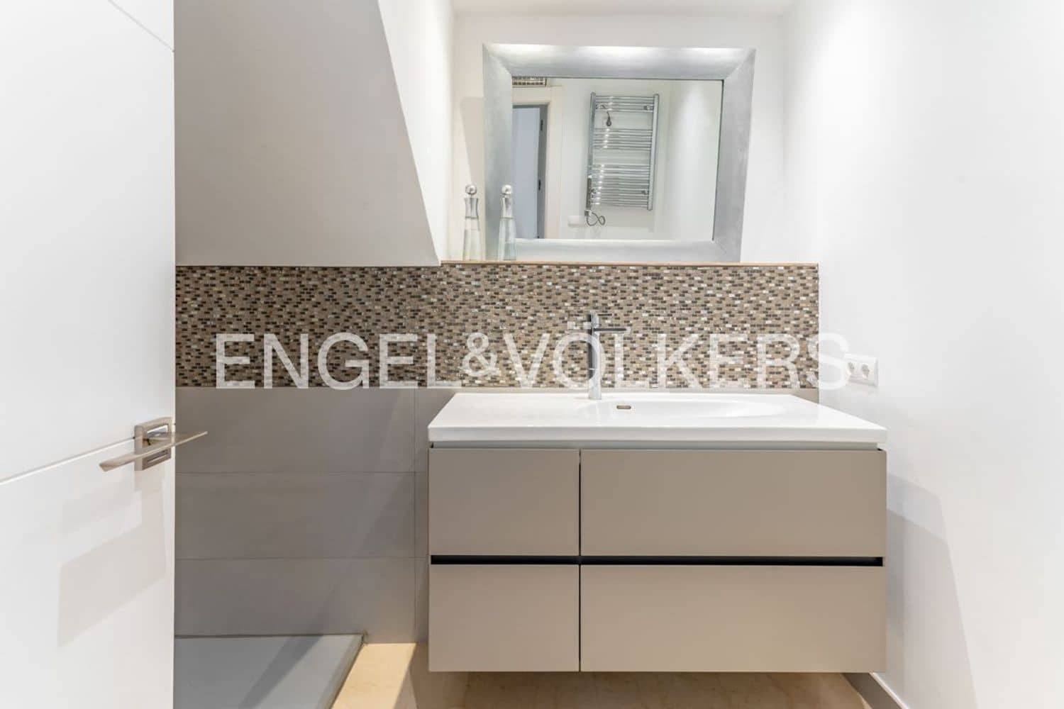 3 bedroom Apartment for sale in Estepona with pool garage - € 430,000 (Ref: 9733522)