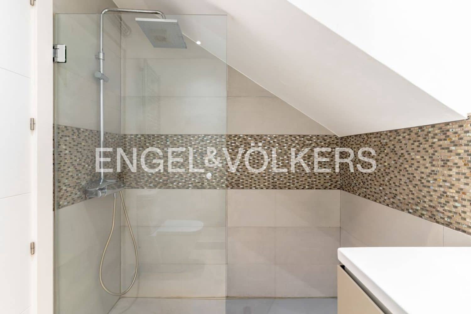 3 bedroom Apartment for sale in Estepona with pool garage - € 430,000 (Ref: 9733522)