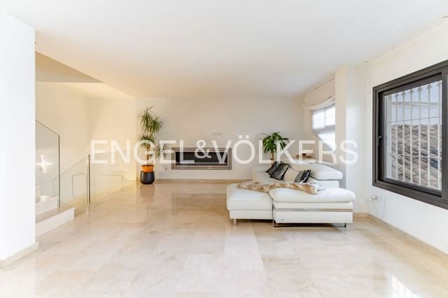 3 quarto Apartamento para venda em Puerto de Estepona, Estepona com piscina garagem - 430 000 € (Ref: 9733522)