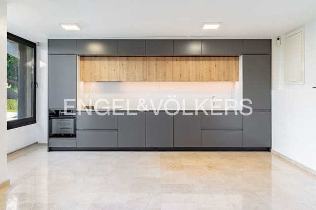 3 quarto Apartamento para venda em Puerto de Estepona, Estepona com piscina garagem - 430 000 € (Ref: 9733522)