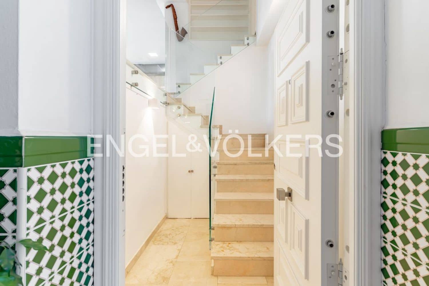 3 bedroom Apartment for sale in Estepona with pool garage - € 430,000 (Ref: 9733522)