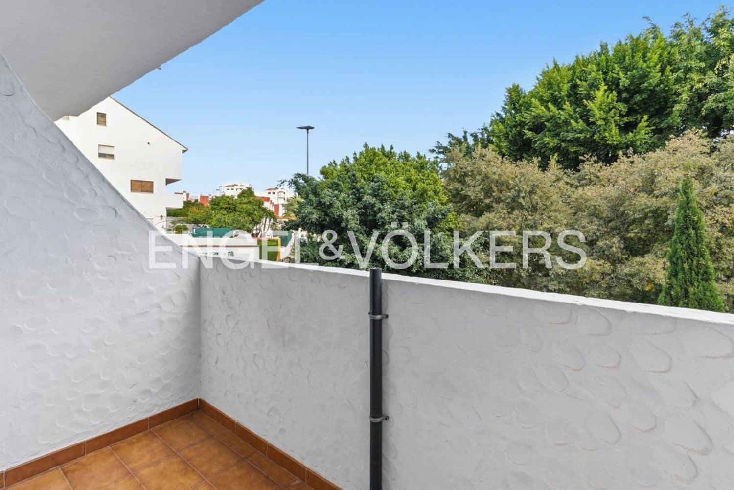 3 bedroom Apartment for sale in Estepona with pool garage - € 430,000 (Ref: 9733522)