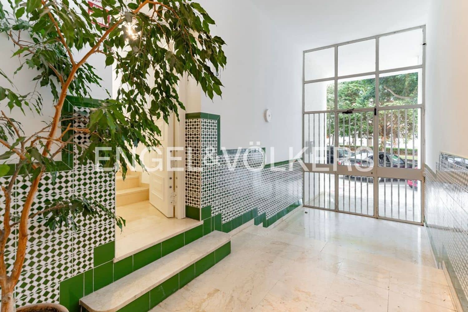 3 bedroom Apartment for sale in Estepona with pool garage - € 430,000 (Ref: 9733522)