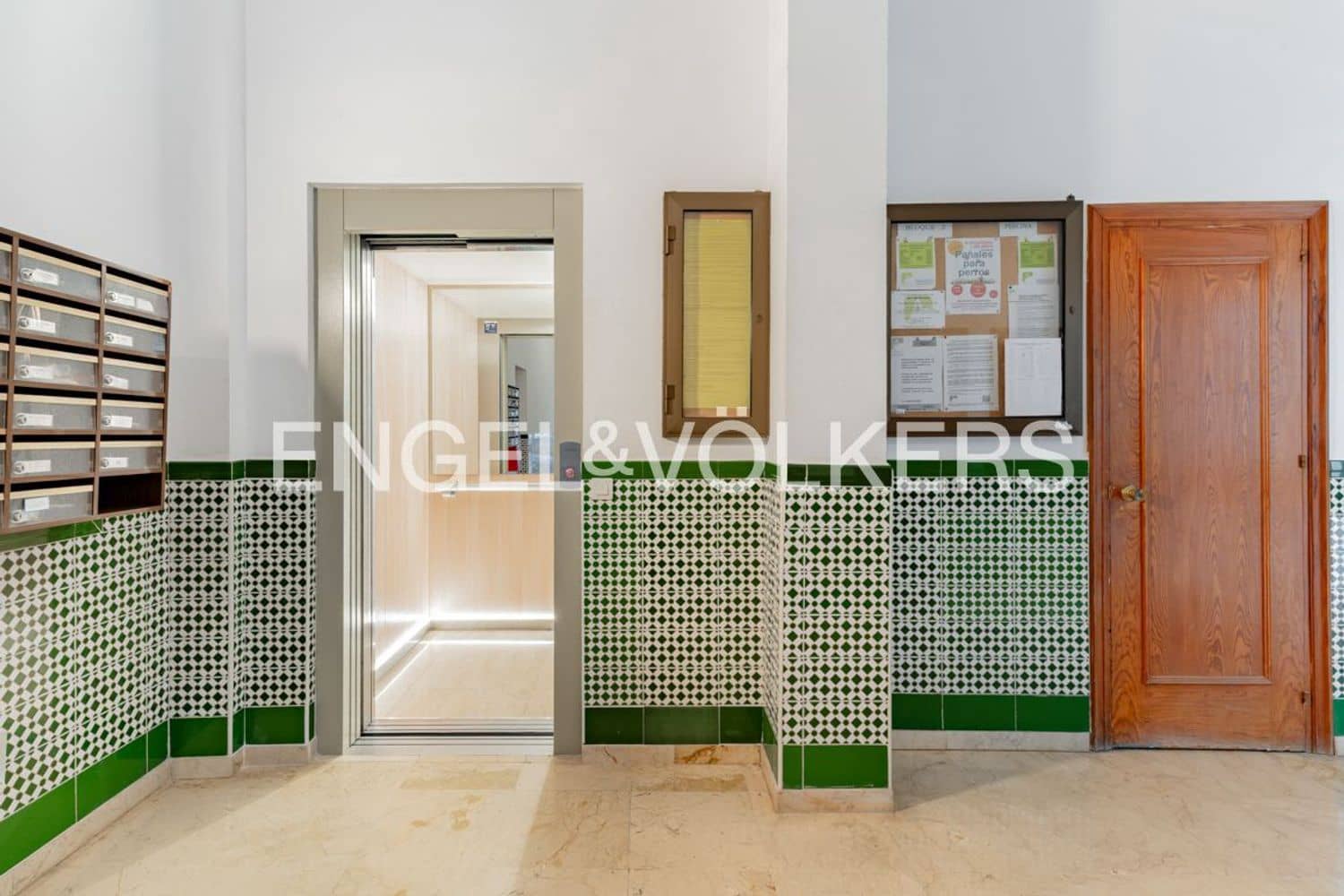 3 bedroom Apartment for sale in Estepona with pool garage - € 430,000 (Ref: 9733522)