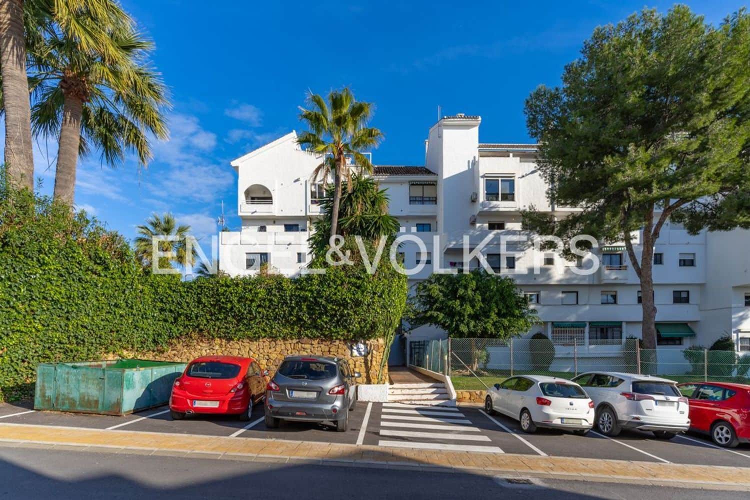 3 bedroom Apartment for sale in Estepona with pool garage - € 430,000 (Ref: 9733522)