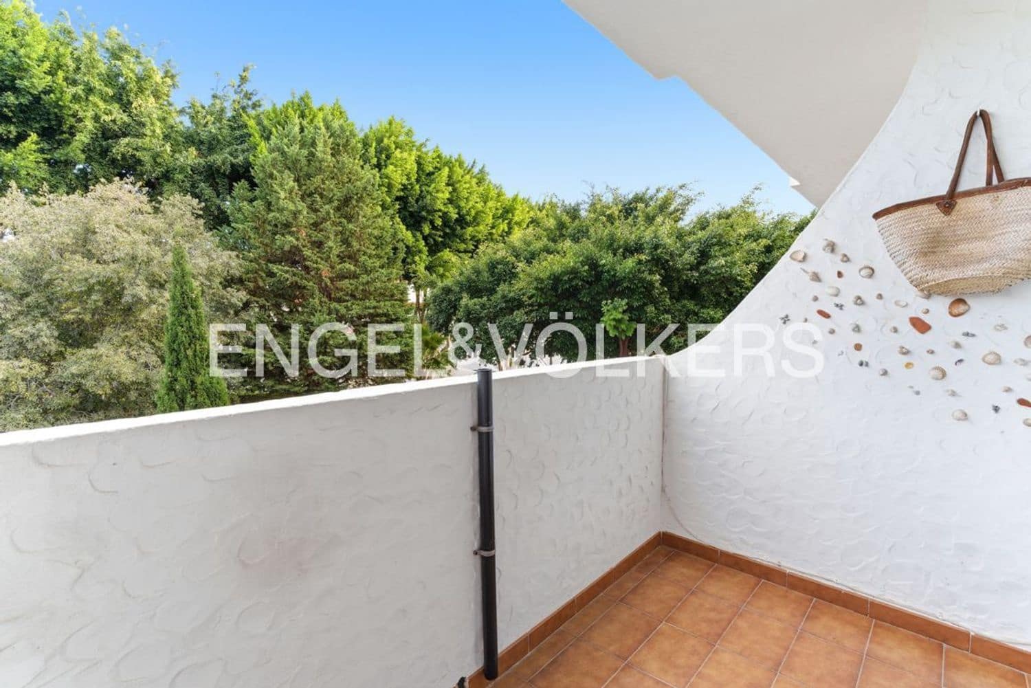 3 bedroom Apartment for sale in Estepona with pool garage - € 430,000 (Ref: 9733522)