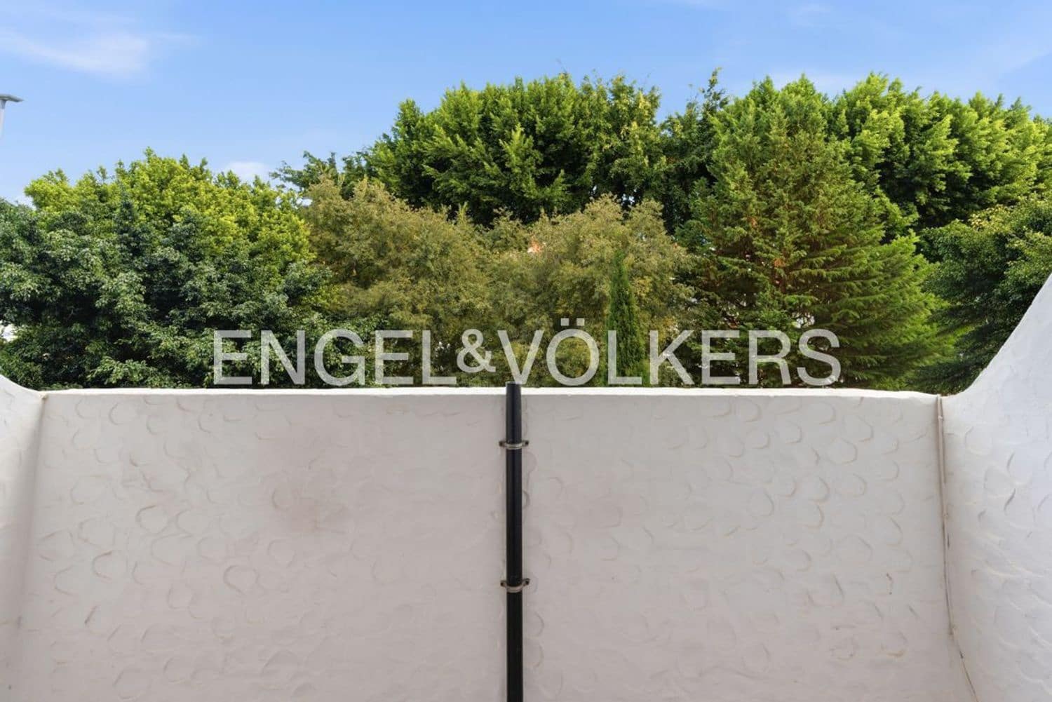 3 bedroom Apartment for sale in Estepona with pool garage - € 430,000 (Ref: 9733522)