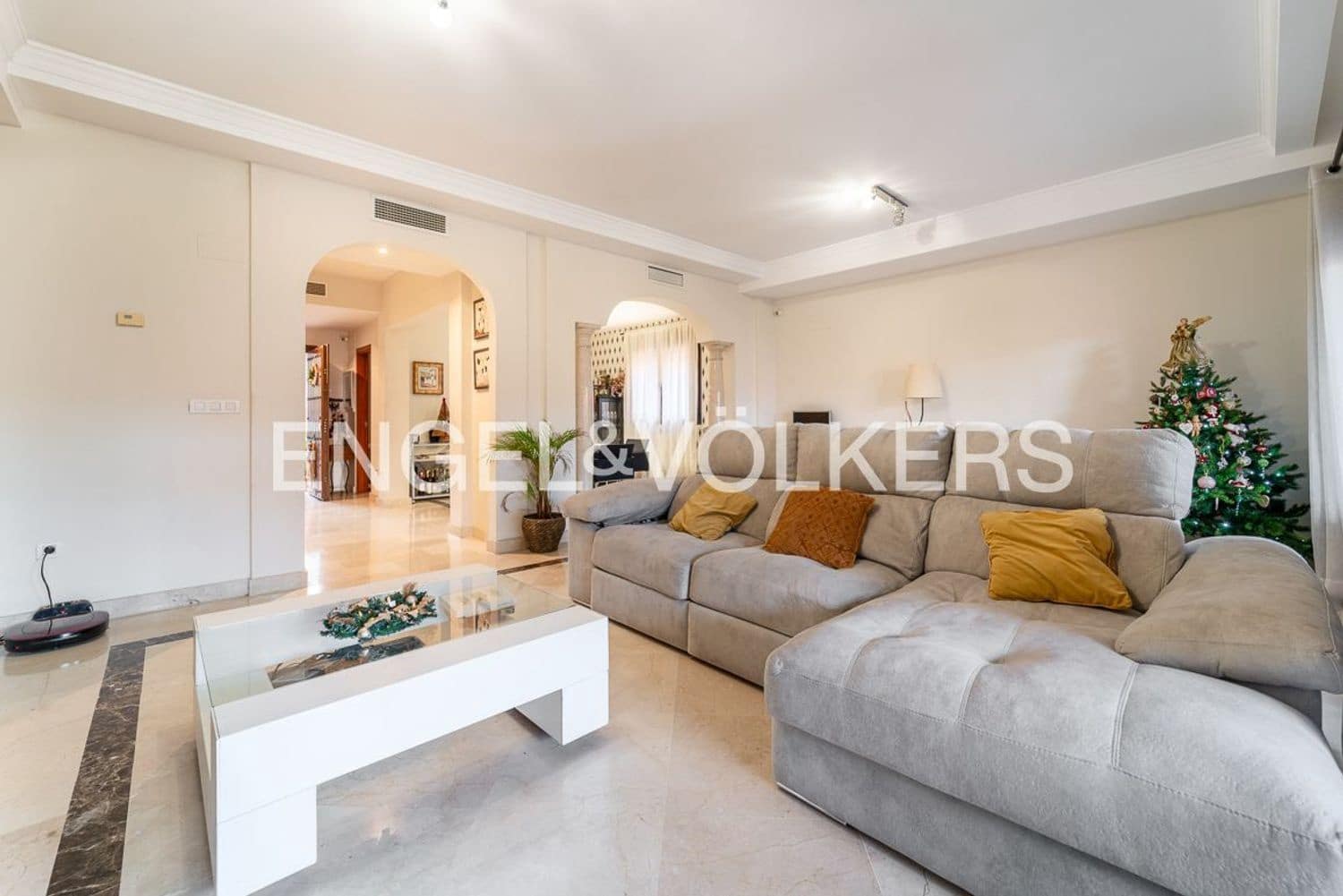 4 quarto Casa em Banda para venda em Estepona com garagem - 665 000 € (Ref: 9733524)