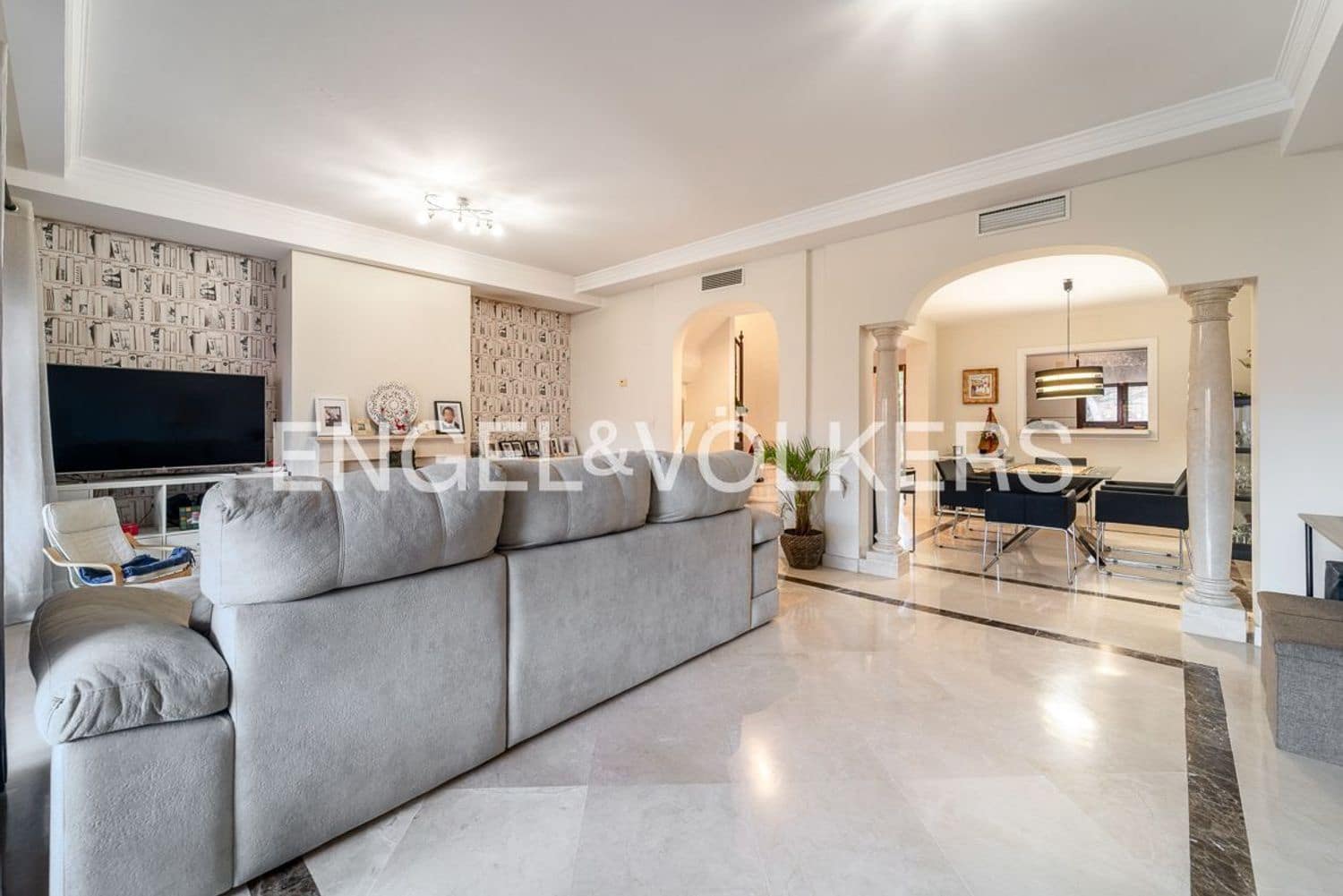 4 quarto Casa em Banda para venda em Estepona com garagem - 665 000 € (Ref: 9733524)