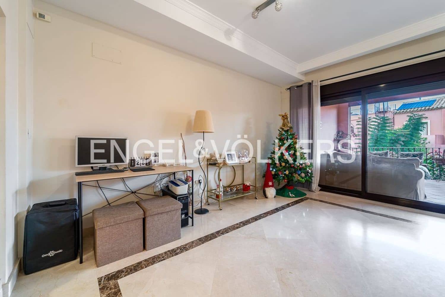 4 quarto Casa em Banda para venda em Estepona com garagem - 665 000 € (Ref: 9733524)