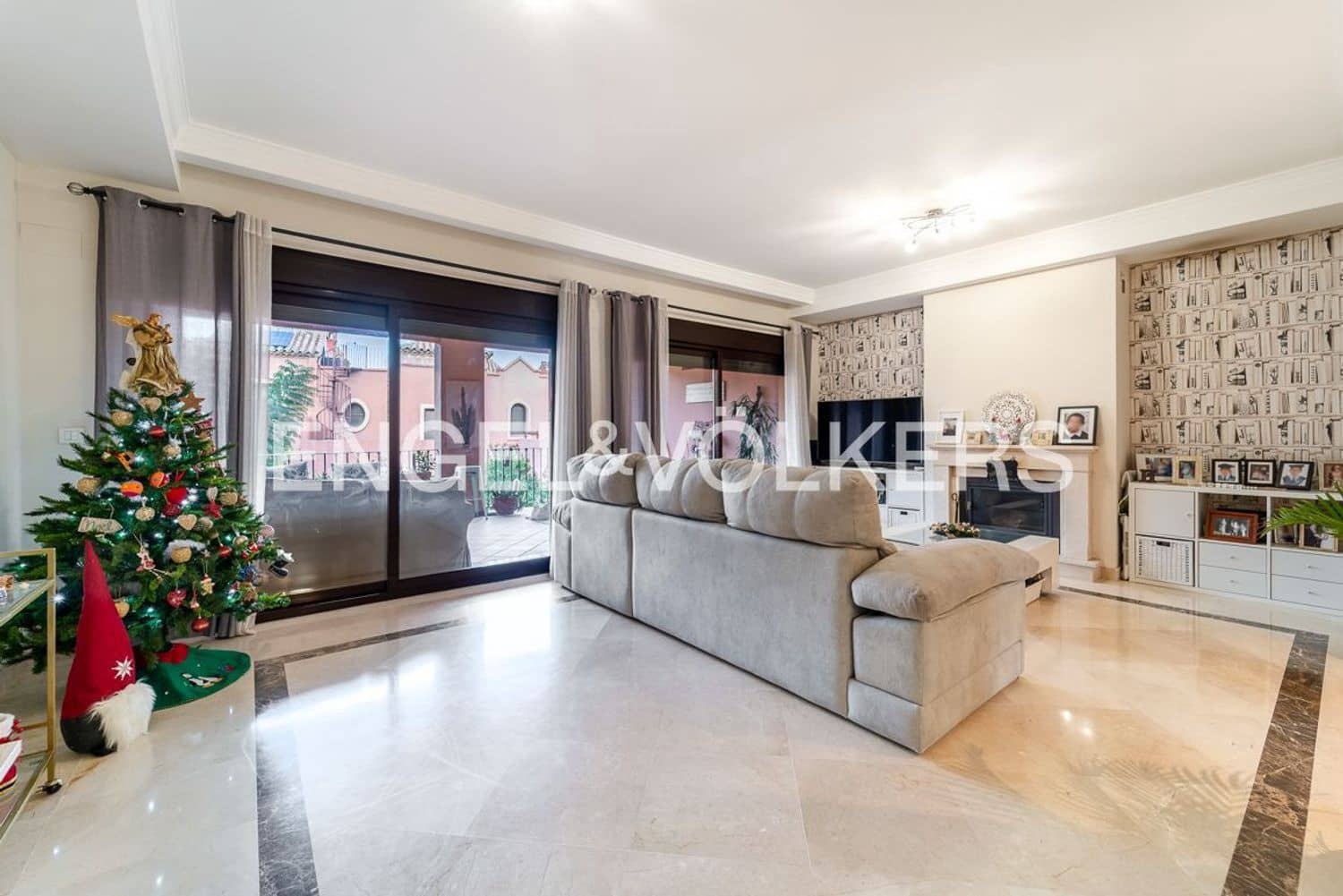 4 quarto Casa em Banda para venda em Estepona com garagem - 665 000 € (Ref: 9733524)