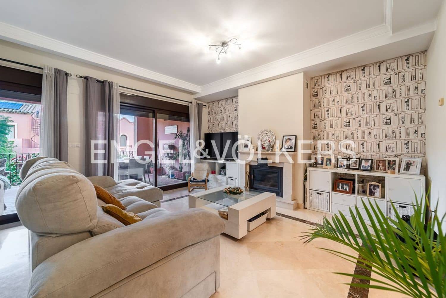 4 quarto Casa em Banda para venda em Estepona com garagem - 665 000 € (Ref: 9733524)