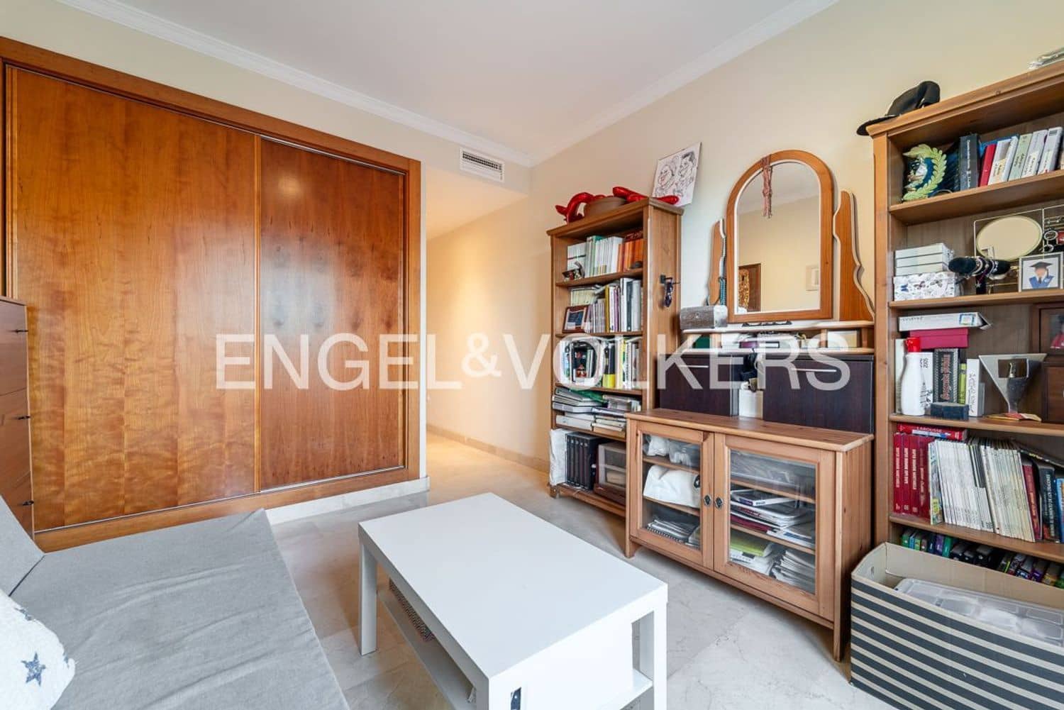 4 quarto Casa em Banda para venda em Estepona com garagem - 665 000 € (Ref: 9733524)