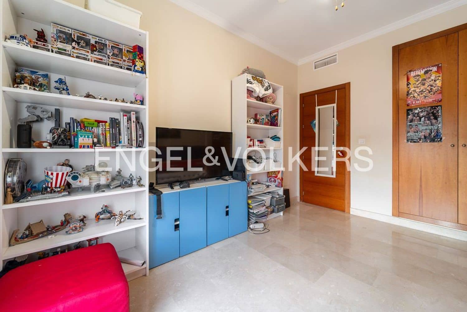 4 quarto Casa em Banda para venda em Estepona com garagem - 665 000 € (Ref: 9733524)