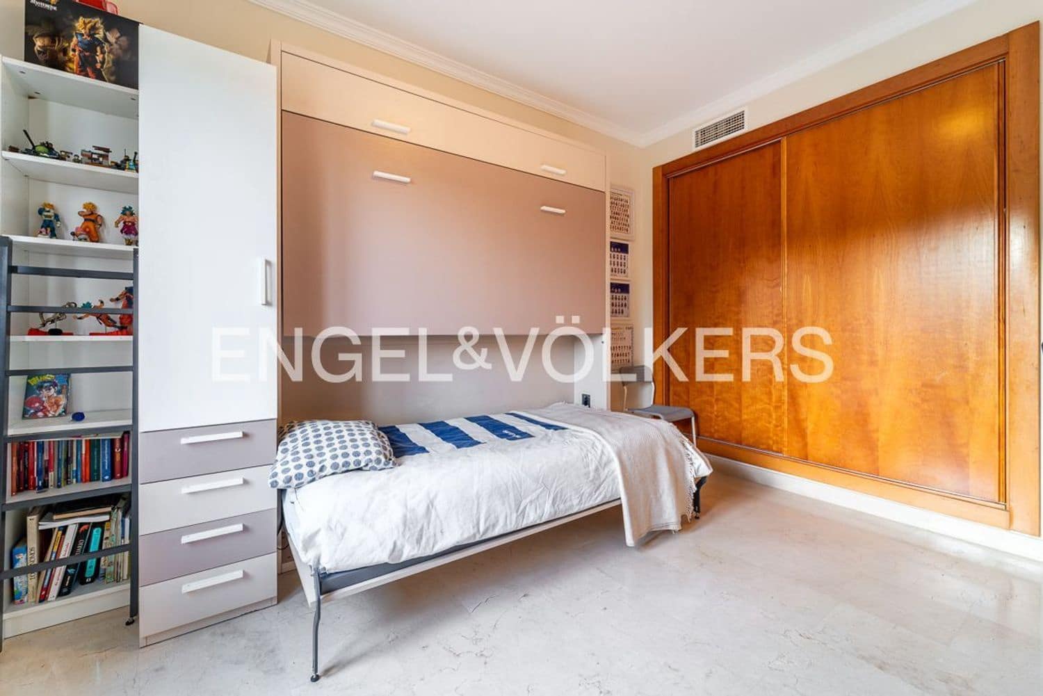 4 quarto Casa em Banda para venda em Estepona com garagem - 665 000 € (Ref: 9733524)