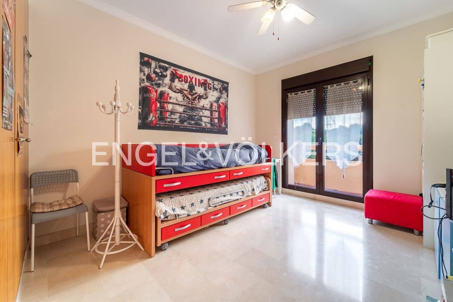 4 quarto Casa em Banda para venda em Estepona com garagem - 665 000 € (Ref: 9733524)