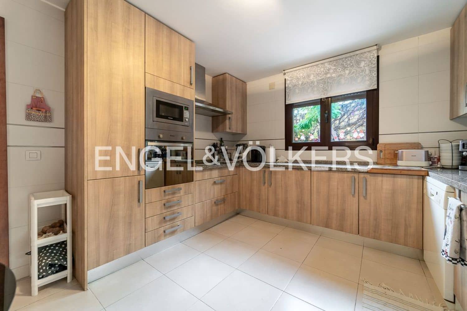 4 quarto Casa em Banda para venda em Estepona com garagem - 665 000 € (Ref: 9733524)