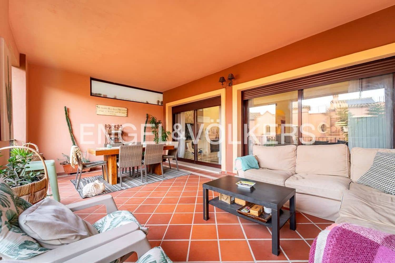 4 quarto Casa em Banda para venda em Estepona com garagem - 665 000 € (Ref: 9733524)