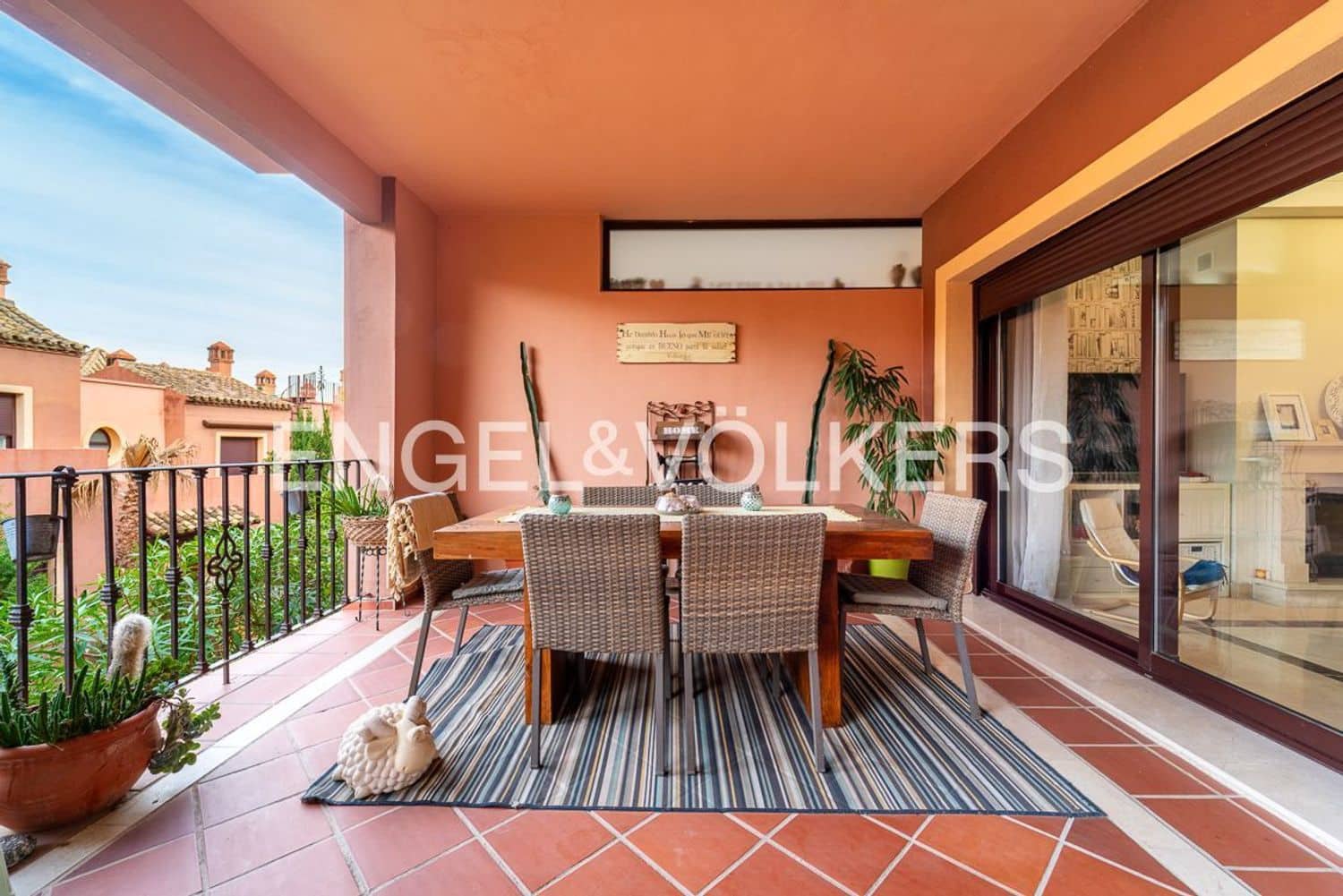 4 quarto Casa em Banda para venda em Estepona com garagem - 665 000 € (Ref: 9733524)