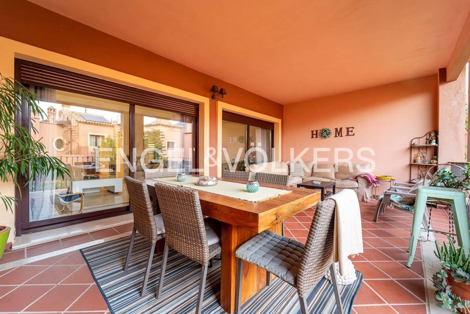 4 quarto Casa em Banda para venda em Estepona com garagem - 665 000 € (Ref: 9733524)