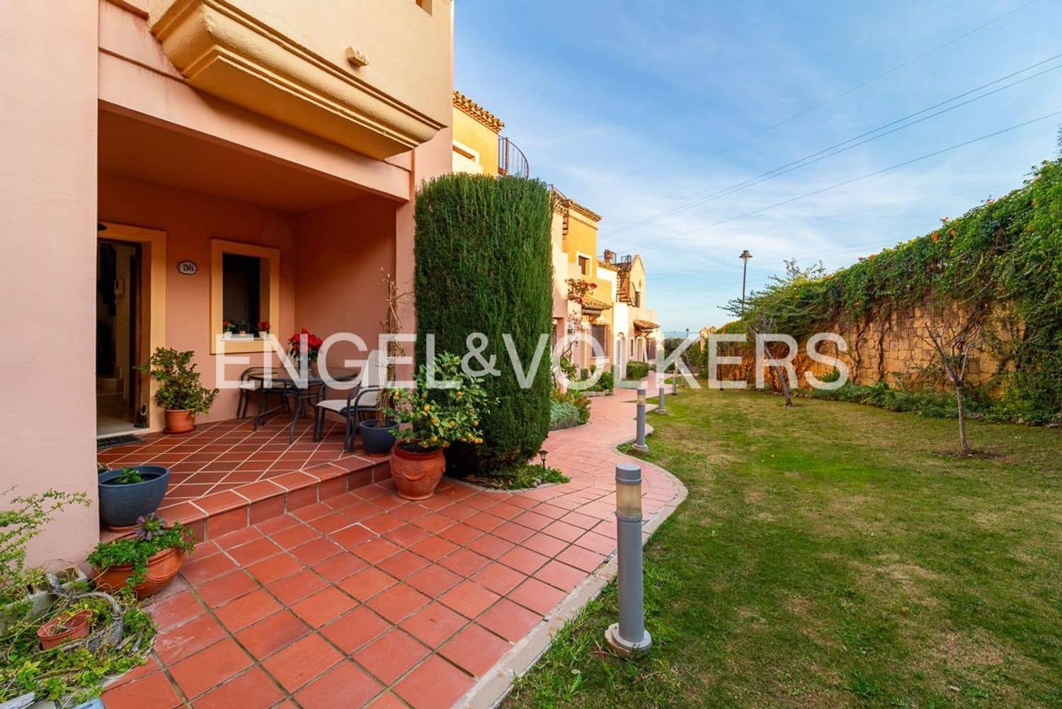 4 quarto Casa em Banda para venda em Estepona com garagem - 665 000 € (Ref: 9733524)