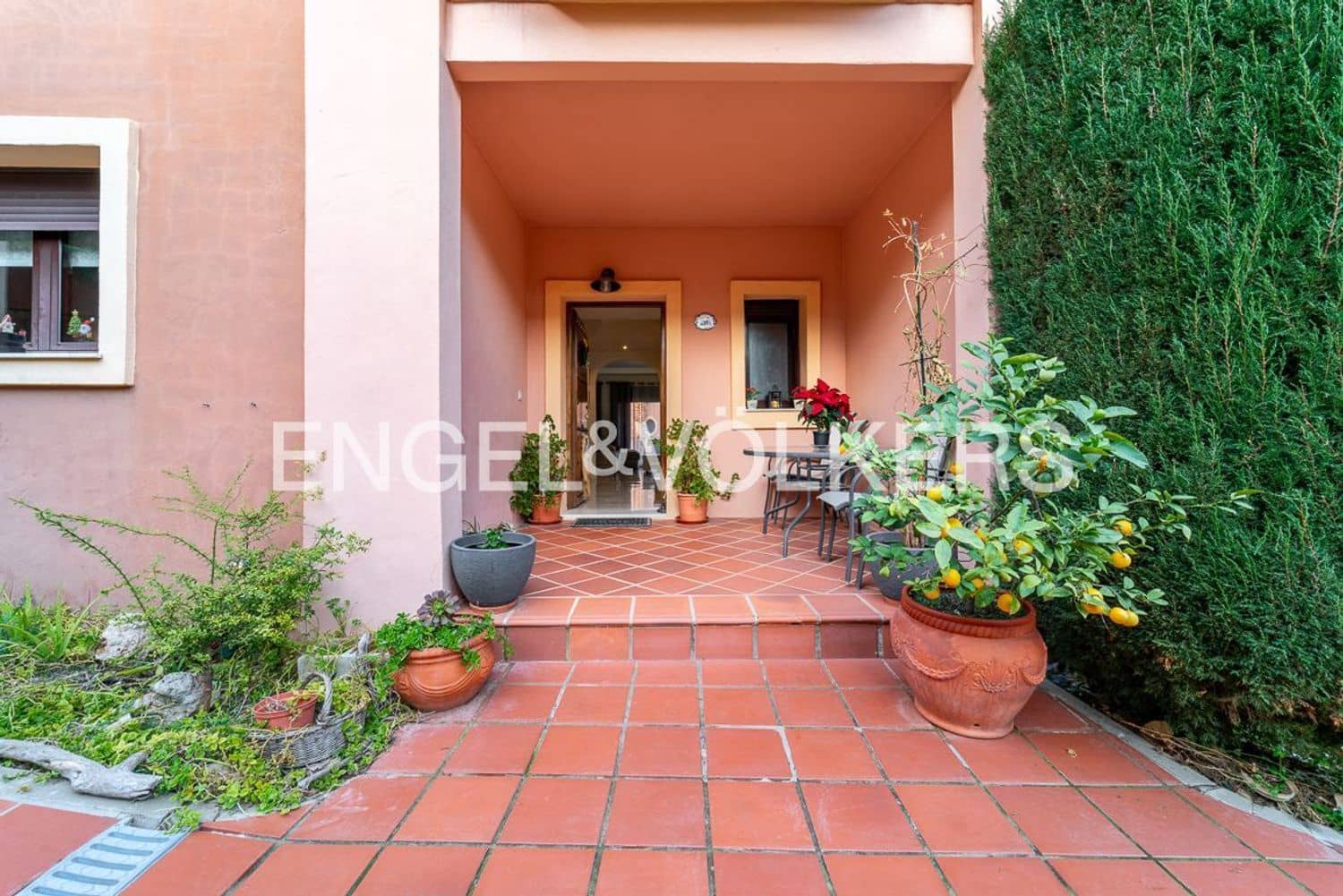 4 quarto Casa em Banda para venda em Estepona com garagem - 665 000 € (Ref: 9733524)