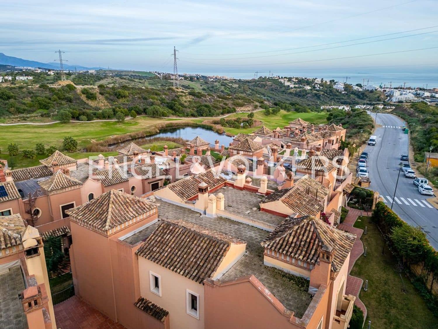 4 quarto Casa em Banda para venda em Estepona com garagem - 665 000 € (Ref: 9733524)