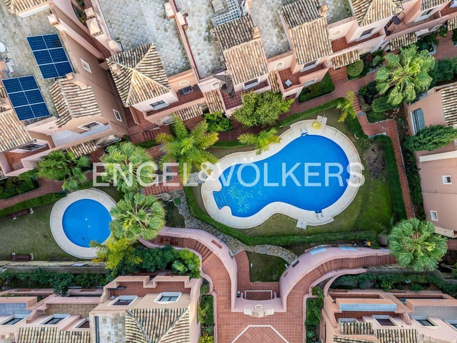 4 quarto Casa em Banda para venda em Estepona com garagem - 665 000 € (Ref: 9733524)