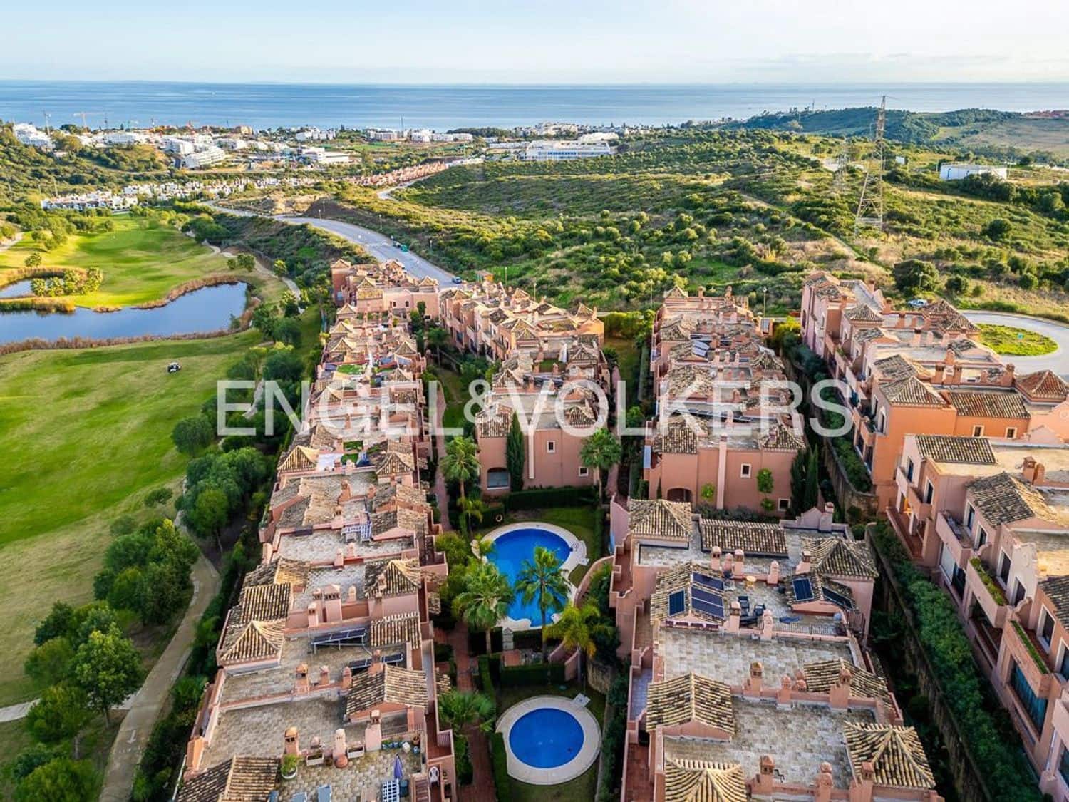 4 quarto Casa em Banda para venda em Estepona com garagem - 665 000 € (Ref: 9733524)