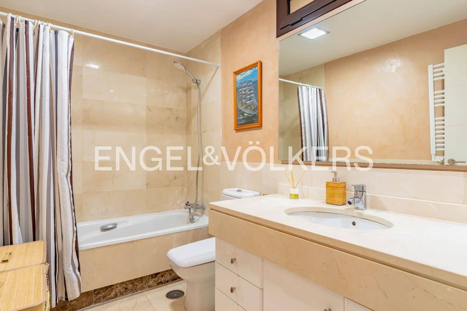 3 chambre Appartement à vendre à Estepona avec piscine garage - 475 000 € (Ref: 9733525)