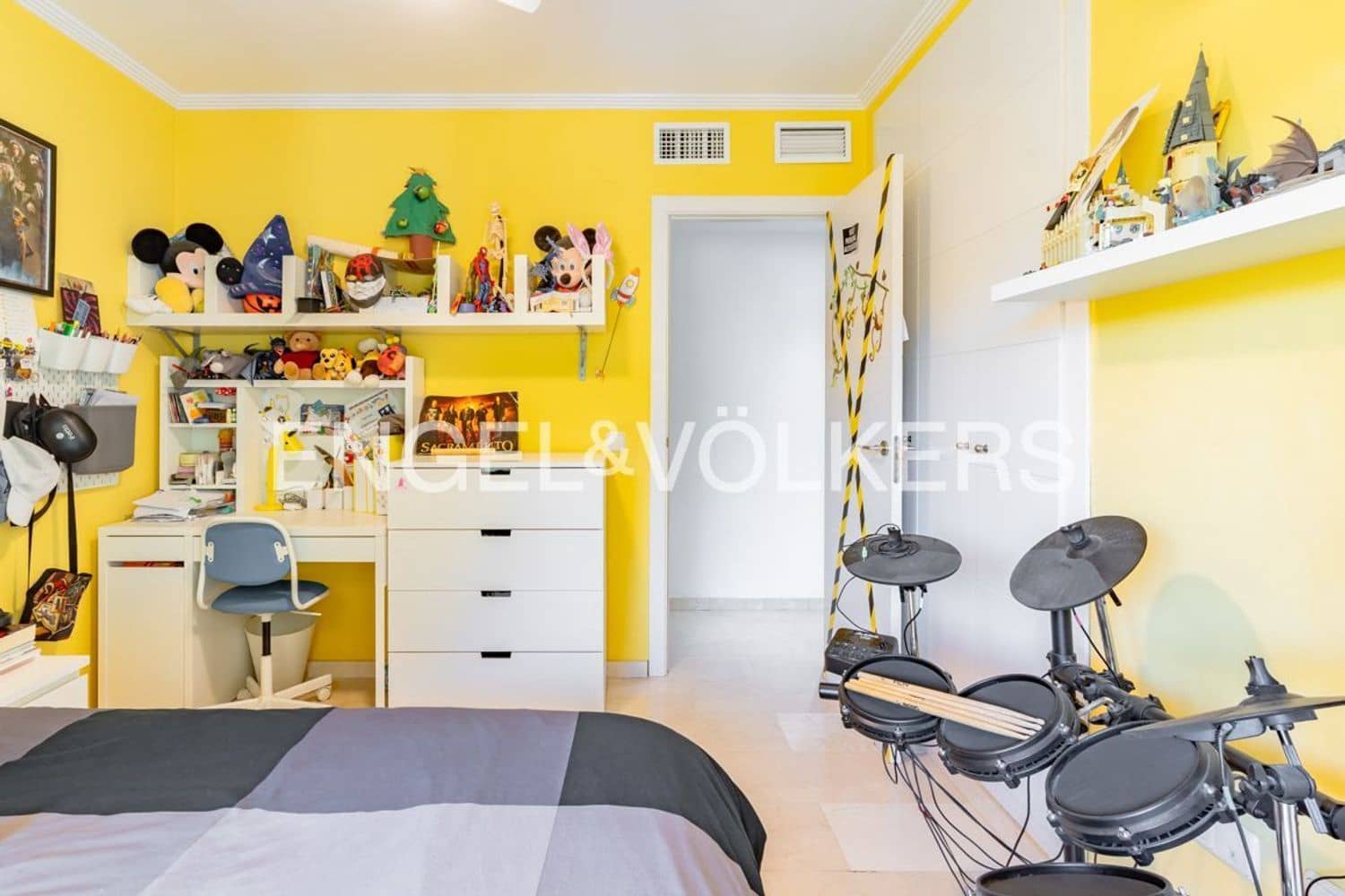 3 chambre Appartement à vendre à Estepona avec piscine garage - 475 000 € (Ref: 9733525)