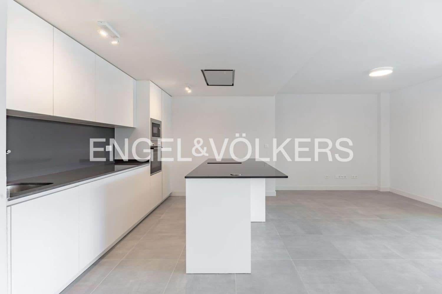 3 bedroom Apartment for sale in Estepona with pool garage - € 515,000 (Ref: 9733526)