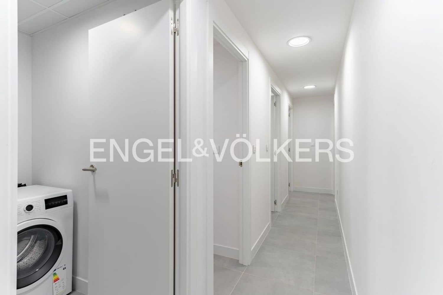 3 bedroom Apartment for sale in Estepona with pool garage - € 515,000 (Ref: 9733526)