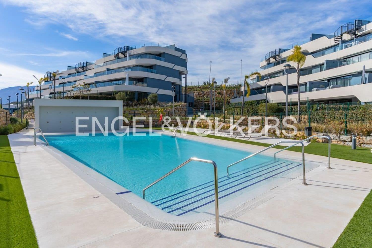 3 bedroom Apartment for sale in Estepona with pool garage - € 515,000 (Ref: 9733526)