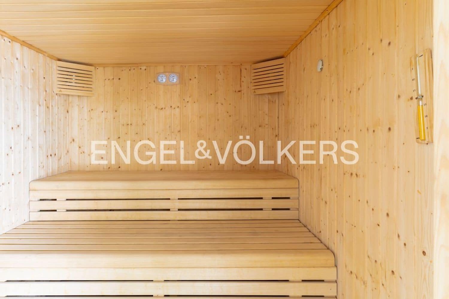 3 bedroom Apartment for sale in Estepona with pool garage - € 515,000 (Ref: 9733526)