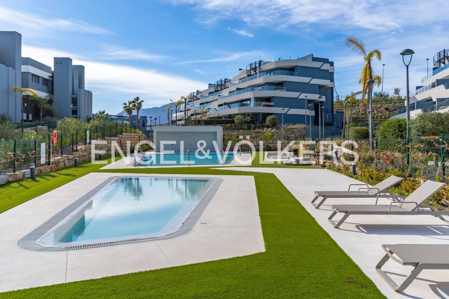 3 bedroom Apartment for sale in Estepona with pool garage - € 515,000 (Ref: 9733526)