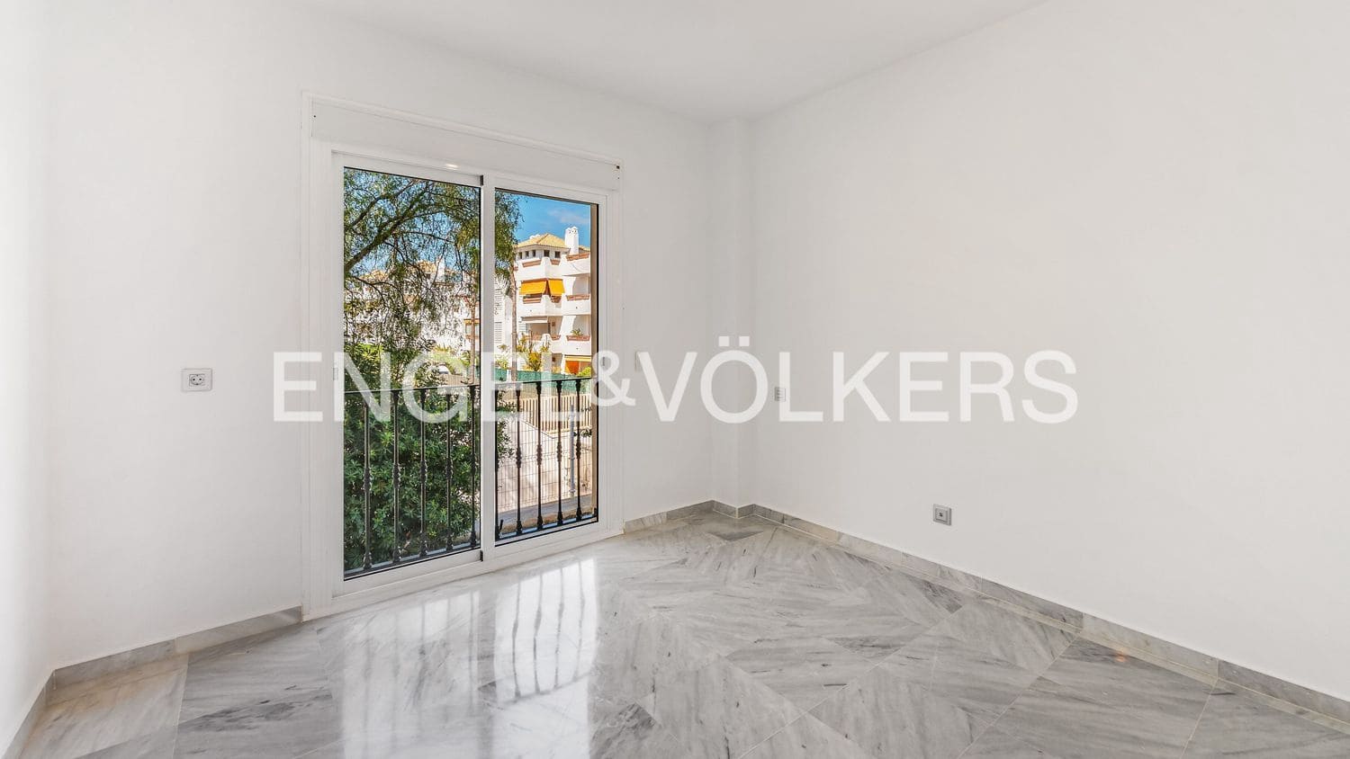 2 bedroom Apartment for sale in New Golden Mile with pool garage - € 820,000 (Ref: 9733527)