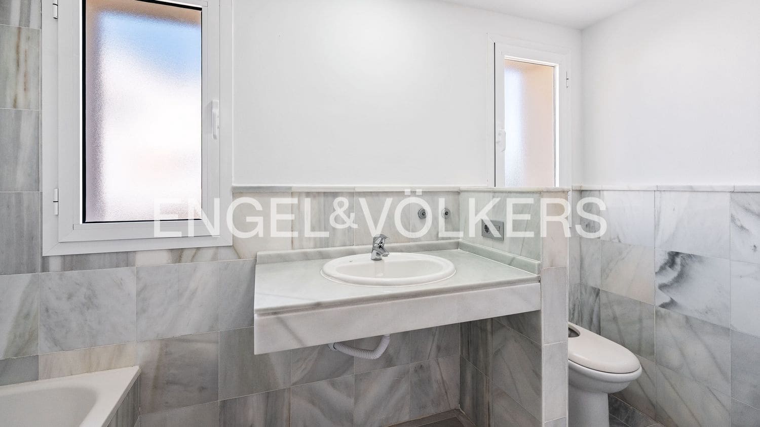 2 bedroom Apartment for sale in New Golden Mile with pool garage - € 820,000 (Ref: 9733527)