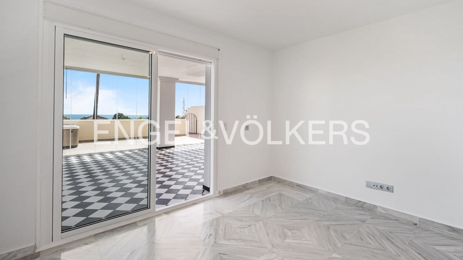 2 bedroom Apartment for sale in New Golden Mile with pool garage - € 820,000 (Ref: 9733527)