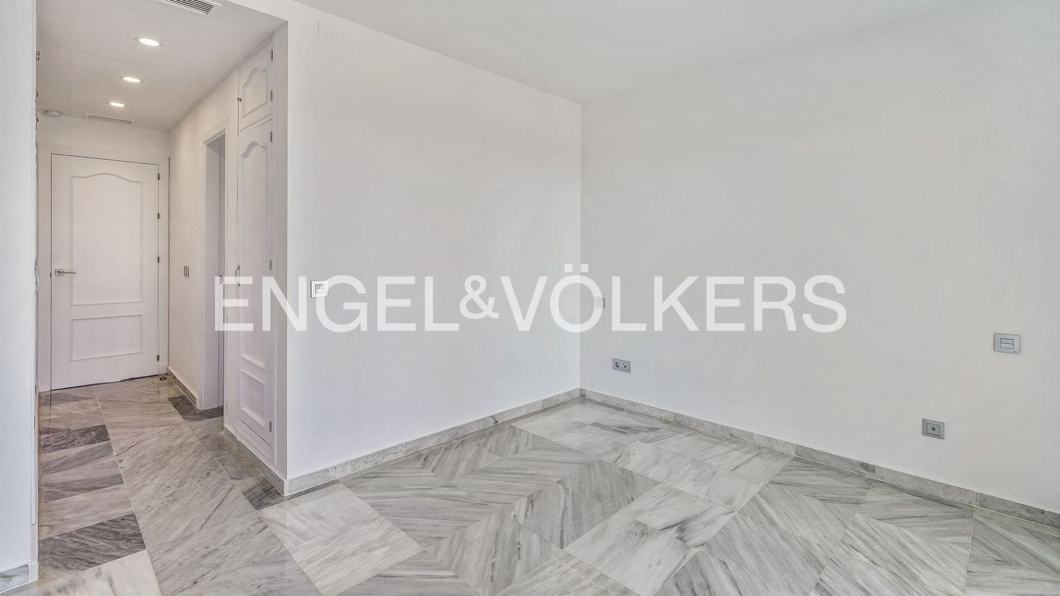 2 bedroom Apartment for sale in New Golden Mile with pool garage - € 820,000 (Ref: 9733527)